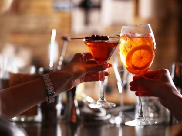 What Experiences Define the Best Rooftop Bar Near Me?