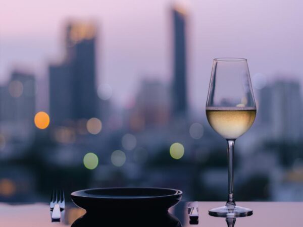 What Makes a Hotel with a Rooftop Bar the Perfect NYC Experience?