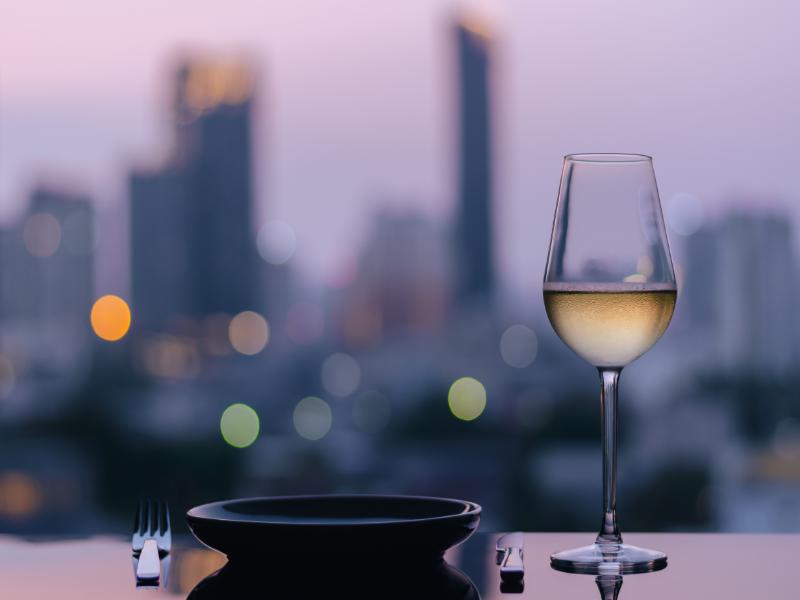 What Makes a Hotel with a Rooftop Bar the Perfect NYC Experience?