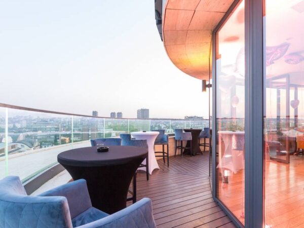 Business Traveler’s Guide to the Best Hotel with a Roof Top Bar