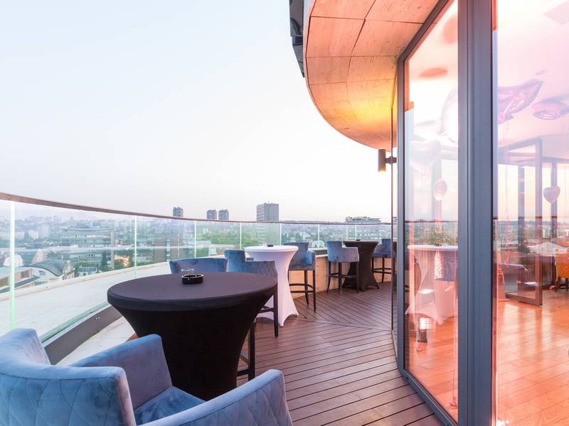Business Traveler’s Guide to the Best Hotel with a Roof Top Bar