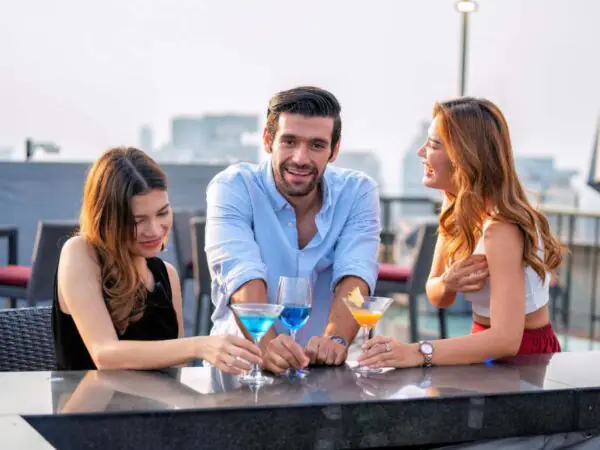 Immerse Yourself in a Rooftop Lounge Experience Above the NYC Skyline